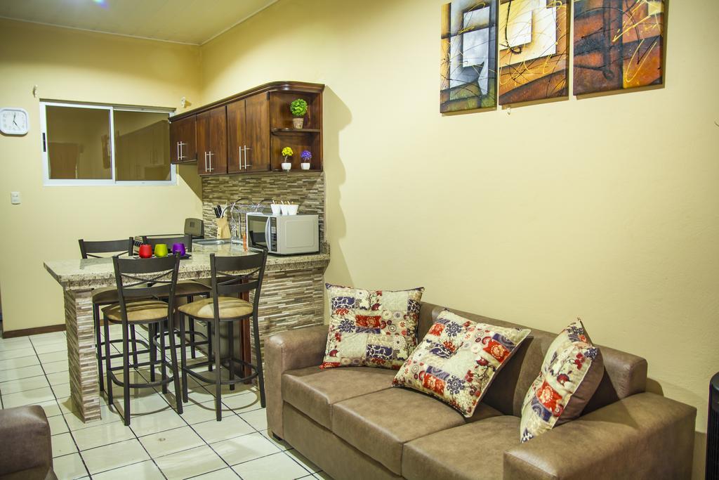 Apartamentos Valle Del Volcan La Fortuna Bagian luar foto