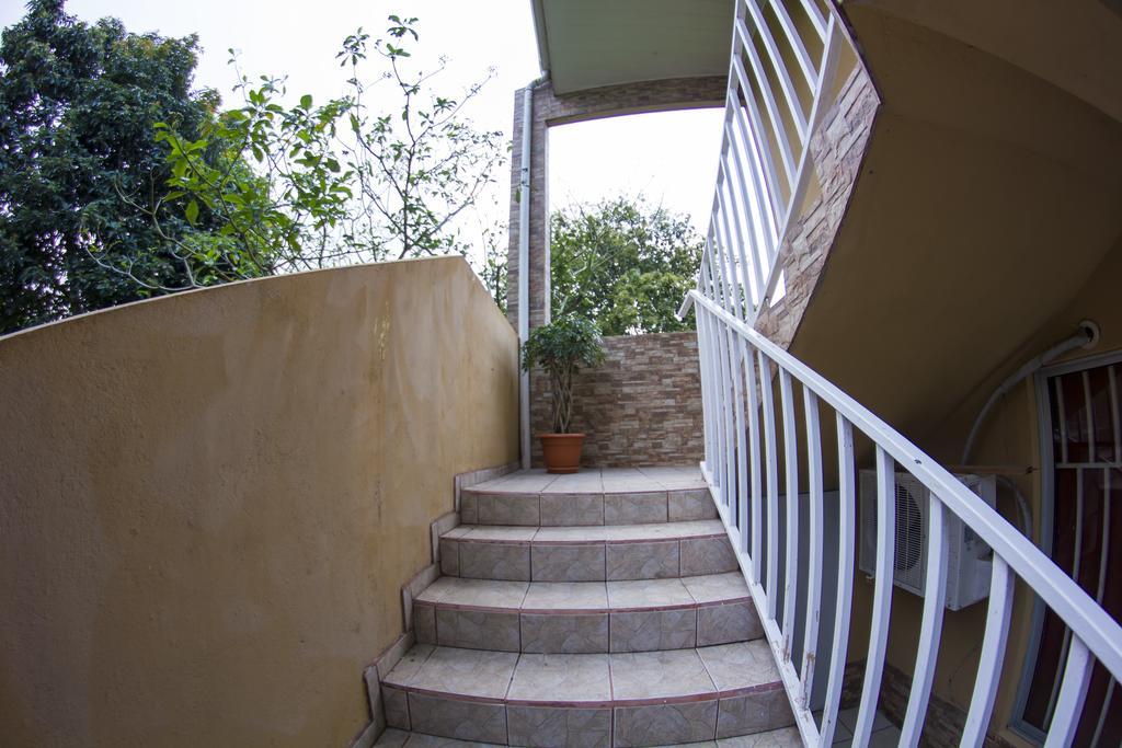 Apartamentos Valle Del Volcan La Fortuna Bagian luar foto