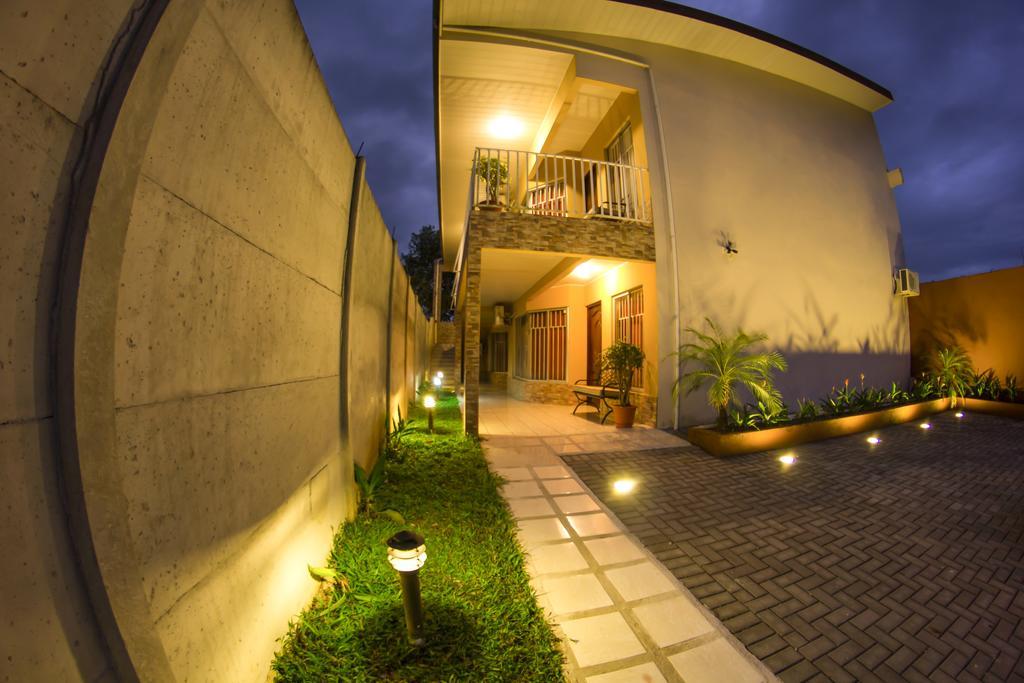 Apartamentos Valle Del Volcan La Fortuna Bagian luar foto